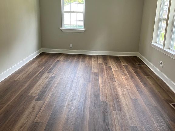 4th image of 320 Longview Dr