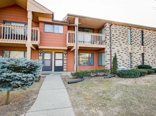 1617 Dover Dr, Waukesha, WI 53186