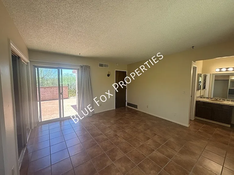 6521 N Calle Padre Felipe — Photo 21