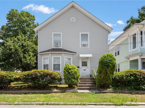 15 Ash St, Pawtucket, RI 02860