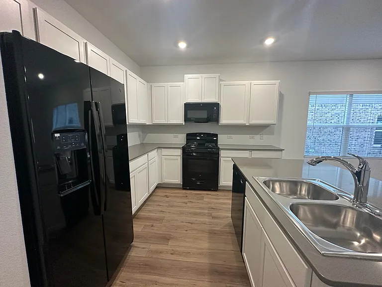 361 Sonterra Dr — Photo 5