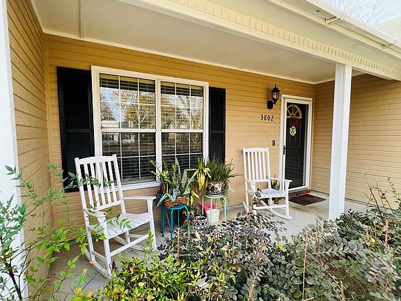 2nd image of 3802 Robin Ln