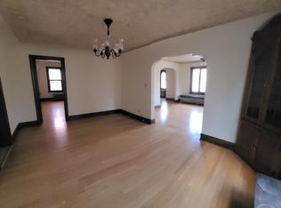 1577 S 76th St, West Allis, WI 53214