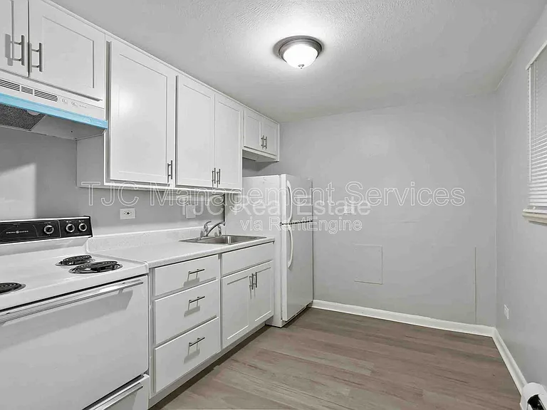 42 N Pearl St #303 — Photo 5