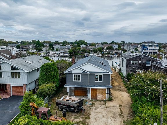 2nd image of 750 Shore Walk