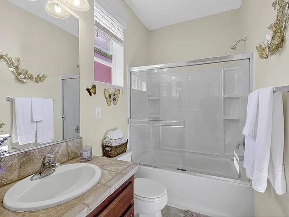 Ensuite bathroom for the guest bedroom