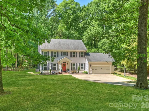 5525 Lancelot Dr, Charlotte, NC 28270