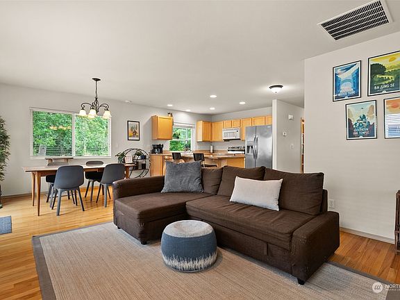 5th image of 529 Craftsman Drive NW