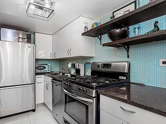 4th image of 372 5th Ave APT 5J