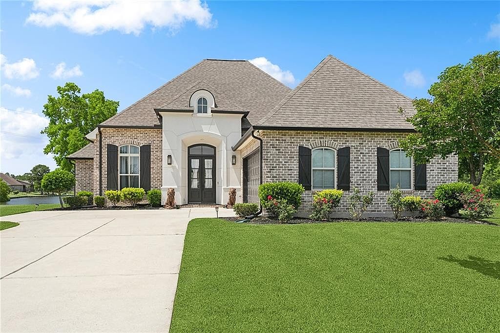 317 E Augusta Ln