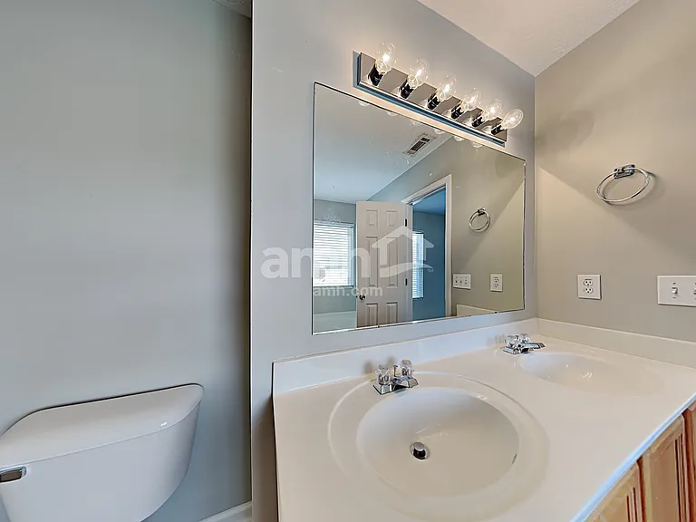 1316 Roxbury Ct — Photo 11