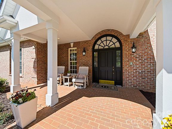 2nd image of 890 18th Avenue Ct NW