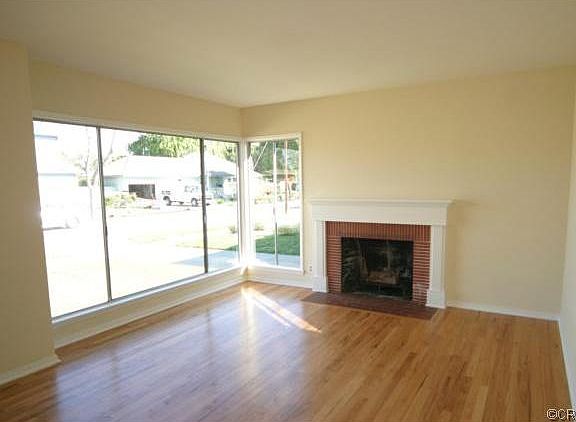 3rd image of 3119 Lomina Ave