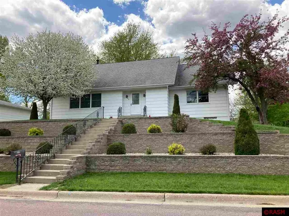 848 N 9th St, Saint Peter, MN 56082