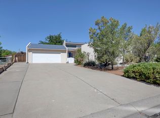 2775 Pinewood Dr SE, Rio Rancho, NM 87124