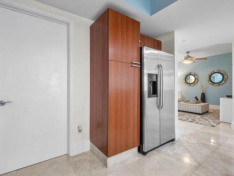 2650 Lake Shore Dr #206 — Photo 16