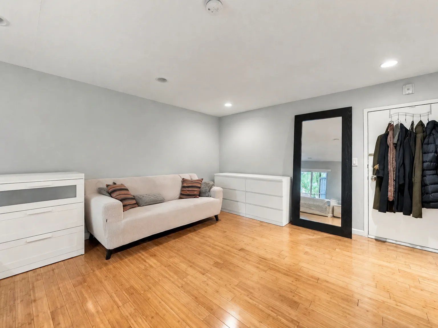 Studio, $1,950 — Photo 2