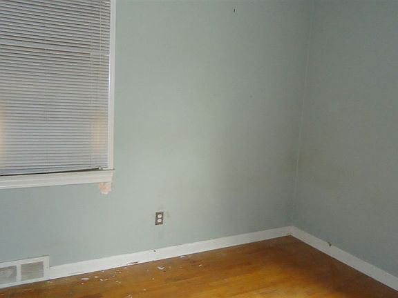 5th image of 8292 Riverview St