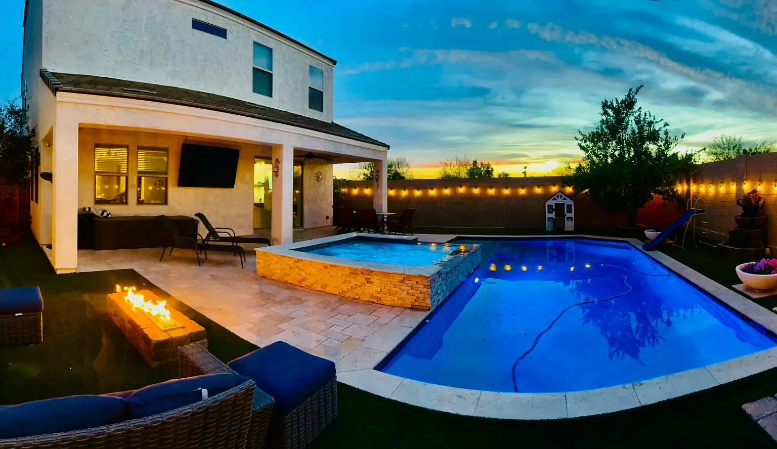 4 bed, 2.5 bath, 2355 sqft, $2,995 — Photo 2