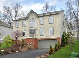 309 Chanticleer Cir, New Stanton, PA 15672
