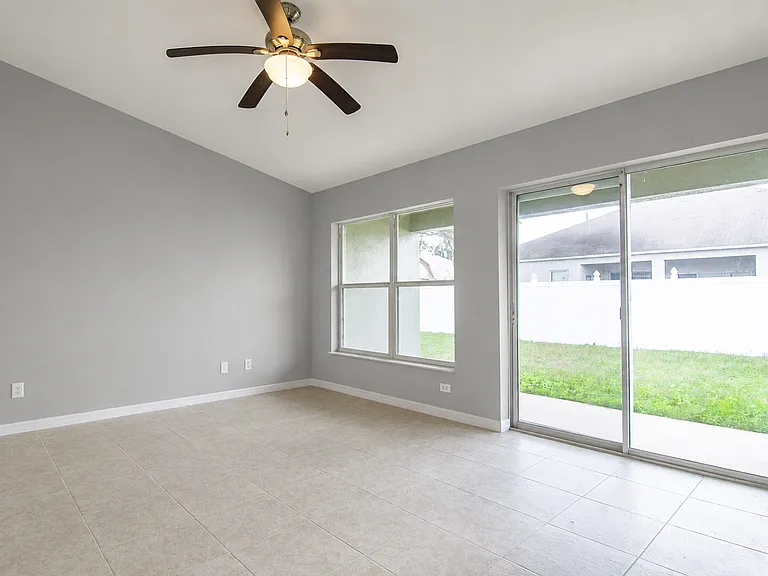 402 Bridgewater Ct — Photo 4