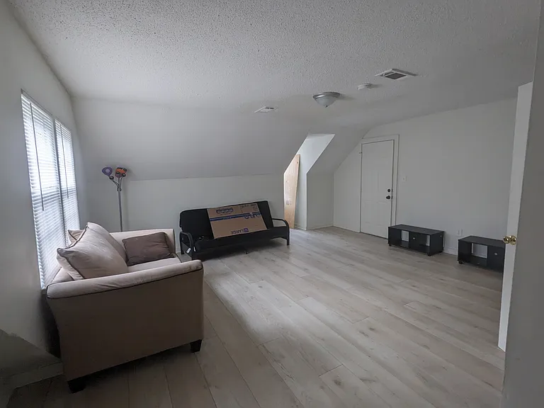 1806 W Montgomery Rd #B — Photo 1
