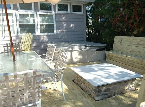 3rd image of 14 E Kirkland Ave