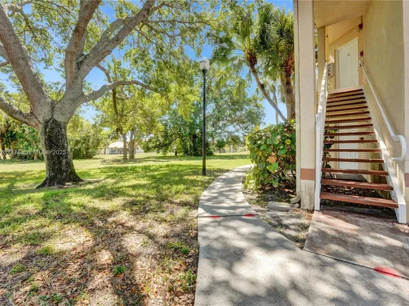 3460 Pinewalk Dr N APT 321, Pompano Beach, FL 33063