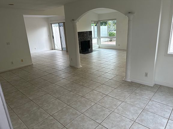 3rd image of 2287 Levante St #B