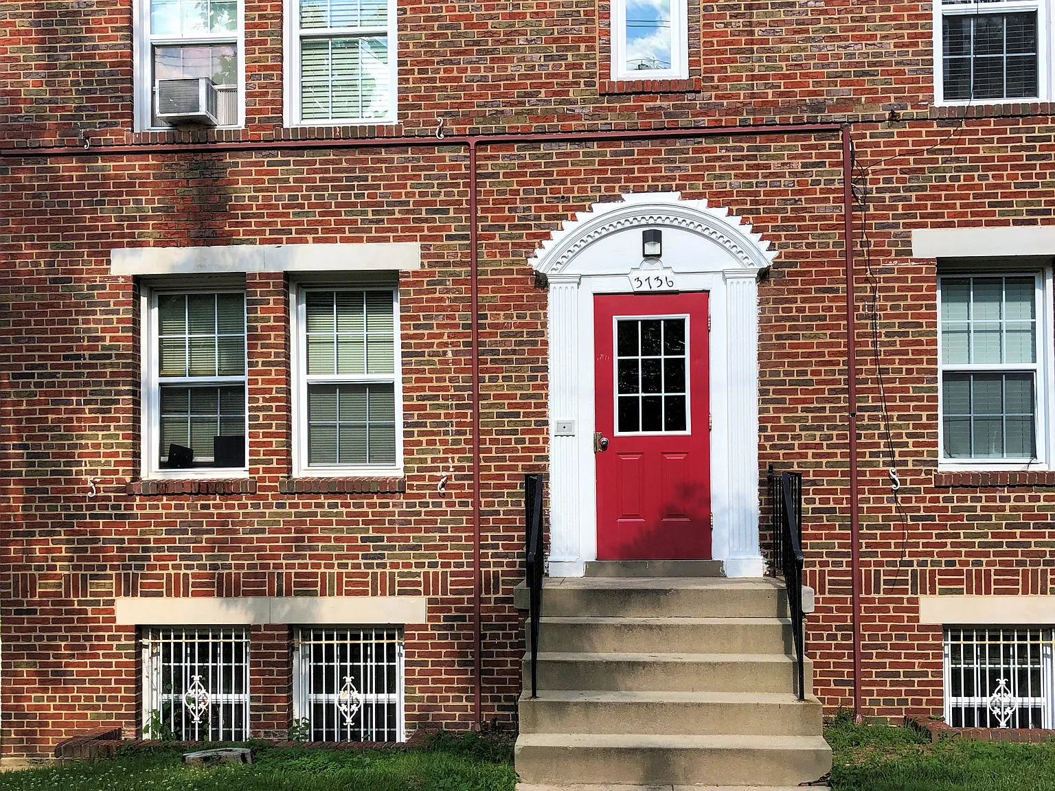 Amazing 1 Bedroom, Ready to Move in Unit — Photo 2