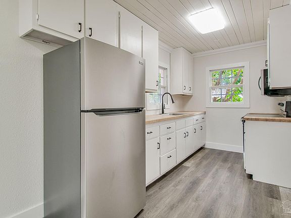 4th image of 2303 W Brainerd St