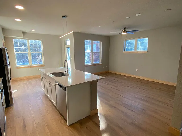 Delafield Lakes Apartments — Photo 6