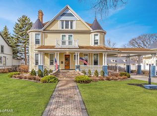 420 Reeves Dr, Grand Forks, ND 58201