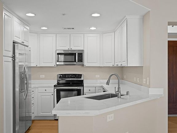3rd image of 809 Auzerais Ave Unit 429