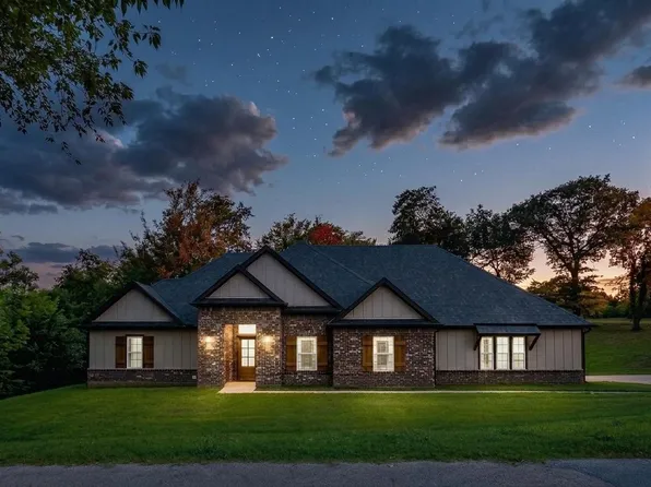 1028 W Day St, Denison, TX 75020