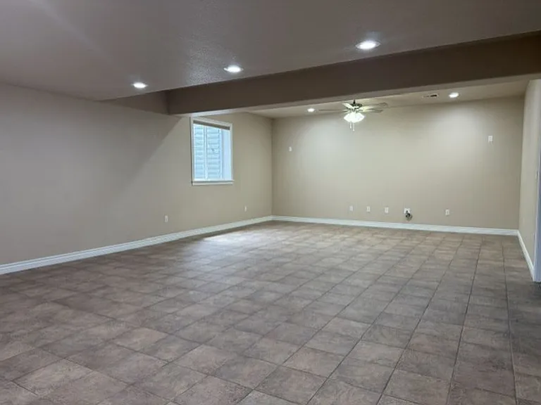 400 Sterling Dr — Photo 23