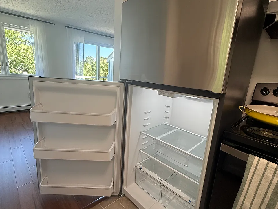 Brand new stainless Frigidaire fridge/freezer