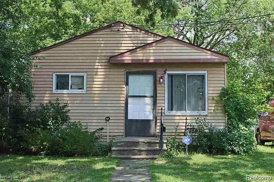 842 Leland St photo 1