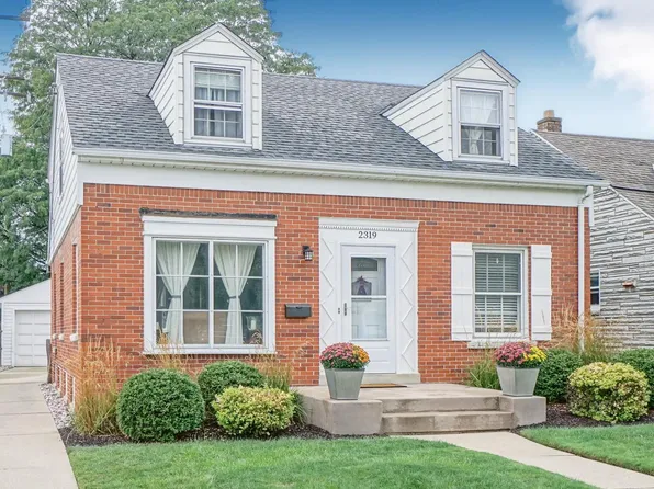 2319 North 89th STREET, Wauwatosa, WI 53226