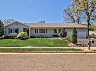 12 Rosewood Ln, Monroe Township, NJ