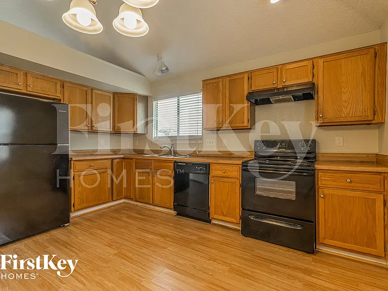3305 Country Creek Ln — Photo 8