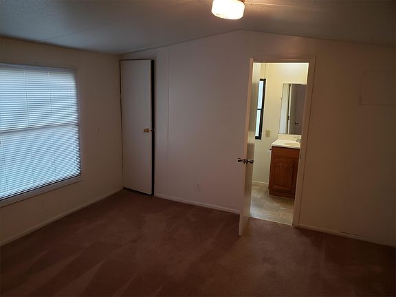 Master bedroom with full bathroom. Large walk in closet.