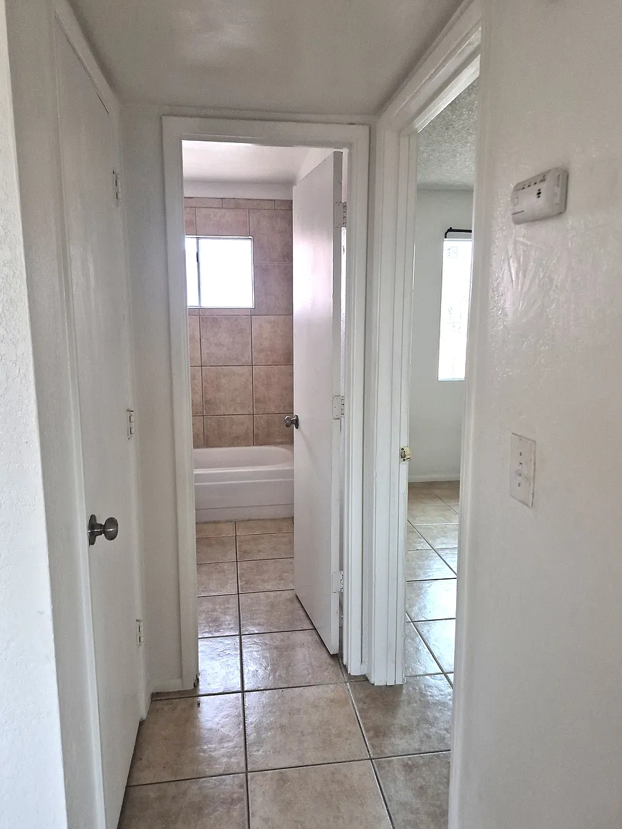 Building Photo - 1415 S Highland Ave #1