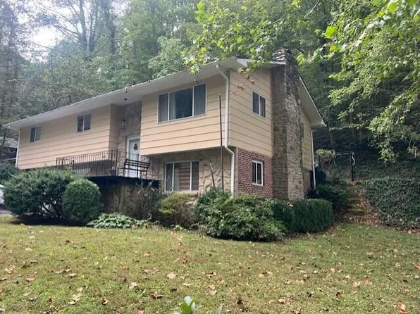 325 Oaklawn Dr, Hagerhill, KY 41222