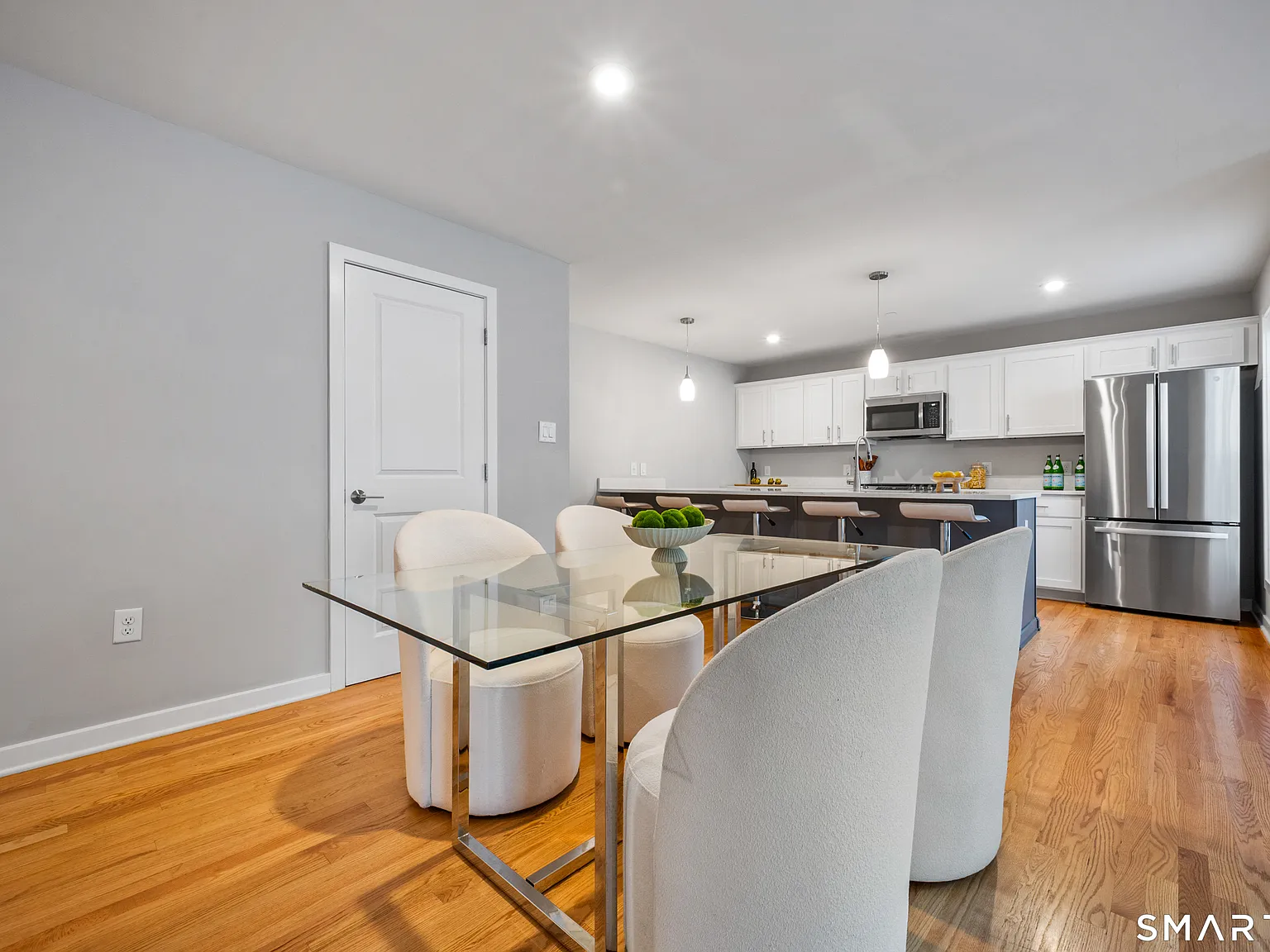 3 bed, 3.5 bath, 2800 sqft, $5,100 — Photo 4