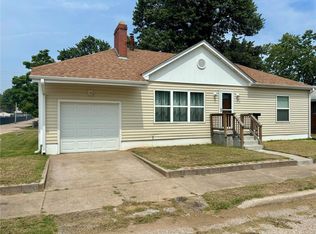 97 W Beach Ave, Wood River, IL 62095