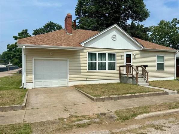 97 W Beach Ave, Wood River, IL 62095