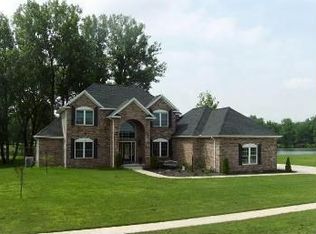1703 E West Lake Dr, Mahomet, IL