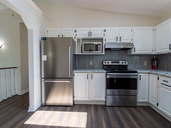 5th image of 124 Westridge Cres