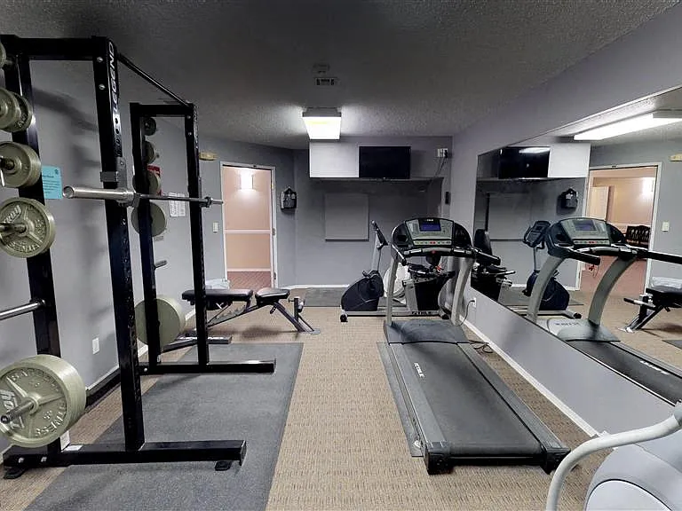 Sierra Vista Apartments — Photo 21